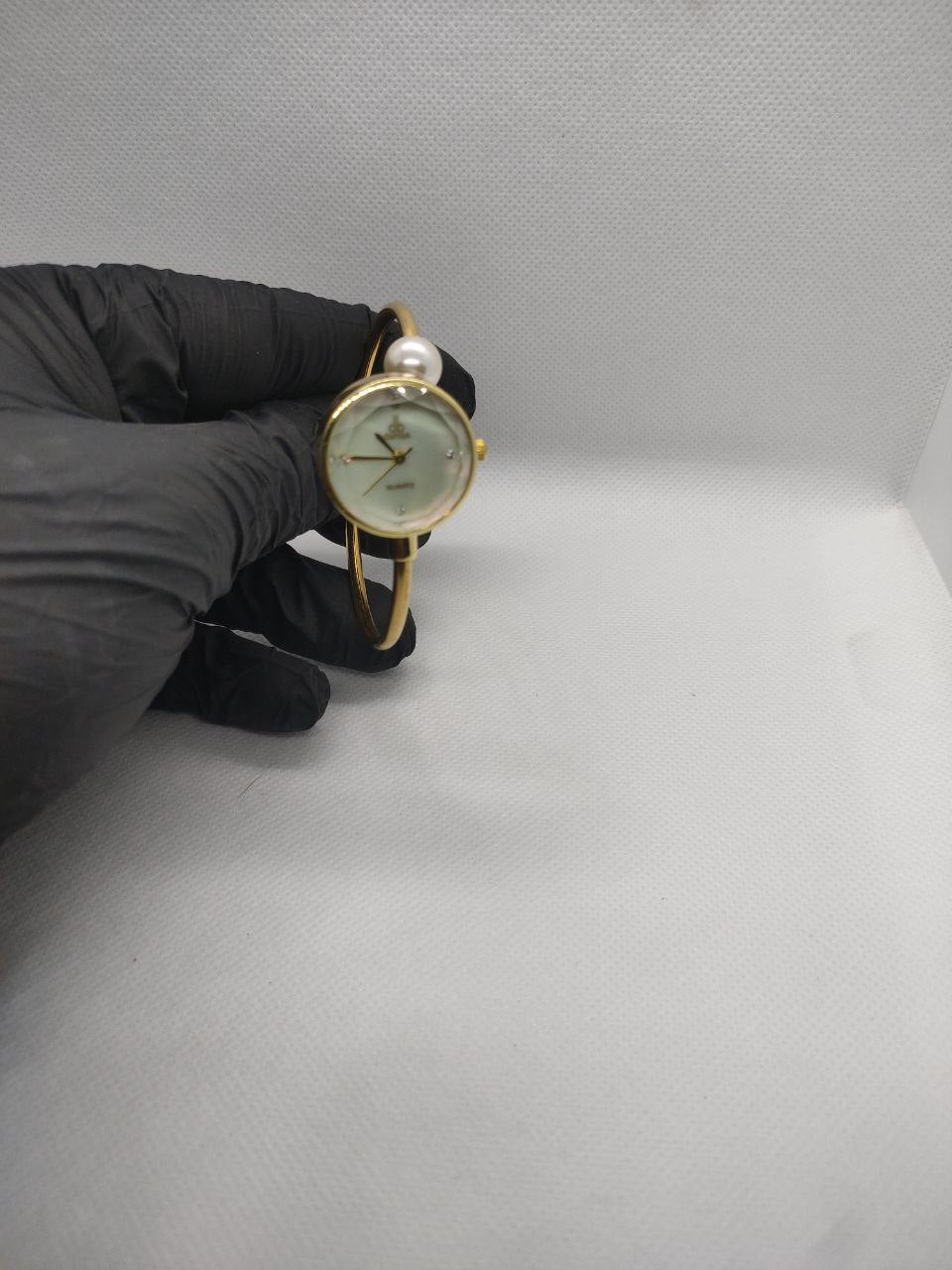 ساعه انسيال حريمي لون ثابت