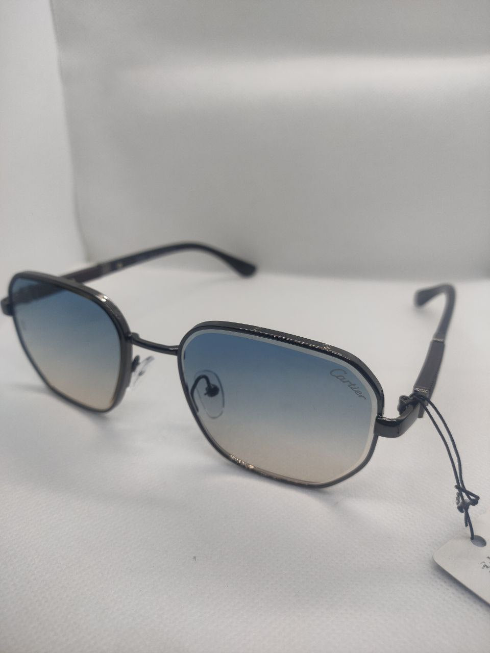 نظارة  كارتير خامة ممتازة بالجراب احدث موديل