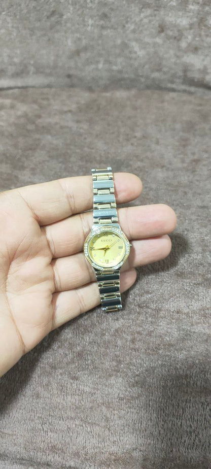 ساعه جوتشي حريمي هاي كوبي معدن صلب لون ثابت