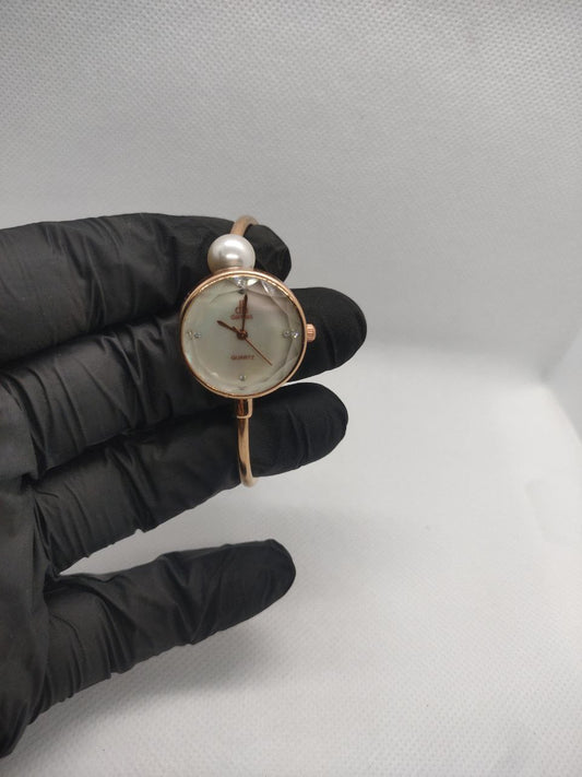 ساعه انسيال حريمي لون ثابت