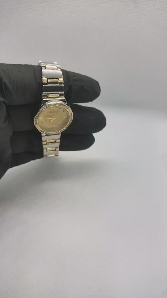 ساعه جوتشي معدن صلب لون ثابت